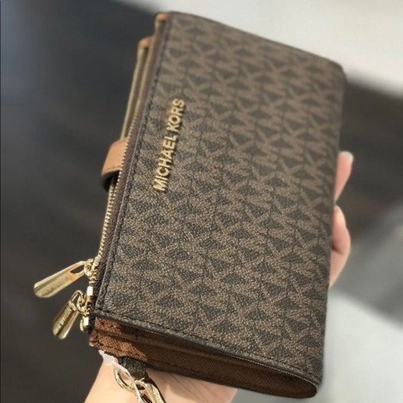 Michael Kors Handbags - Michael kors jet set travel double zip wallet